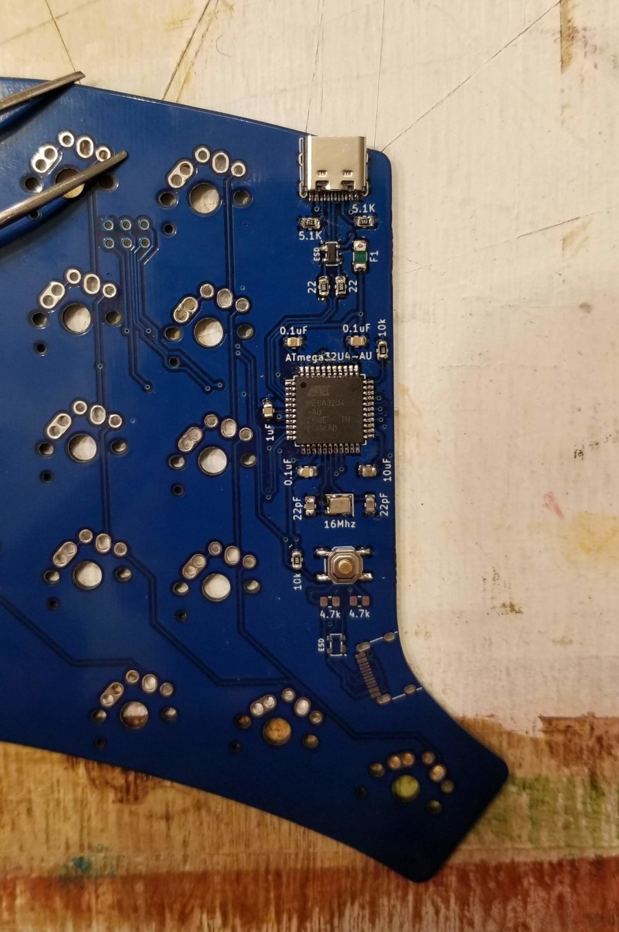 A mostly assembled left side, this was before the first power tests, so the I2C bridge was not connected.